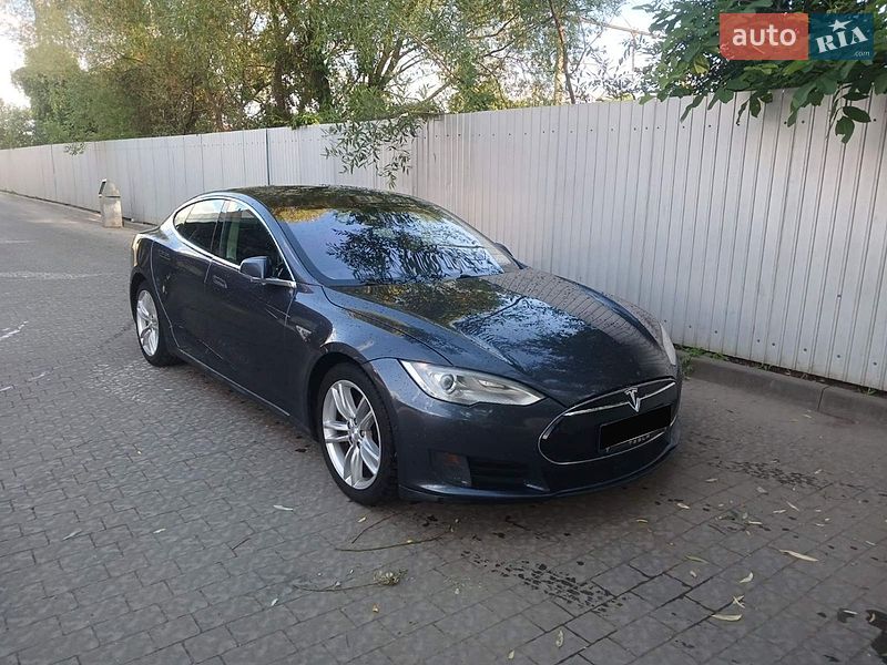 Ліфтбек Tesla Model S 2016 в Львові фото 3 Ліфтбек Tesla Model S 2016 в Львові