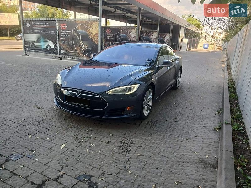 Ліфтбек Tesla Model S 2016 в Львові фото 7 Ліфтбек Tesla Model S 2016 в Львові