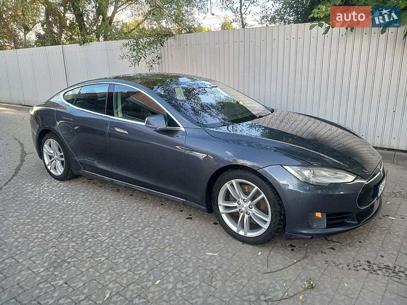 Ліфтбек Tesla Model S 2016 в Львові фото 8 Ліфтбек Tesla Model S 2016 в Львові