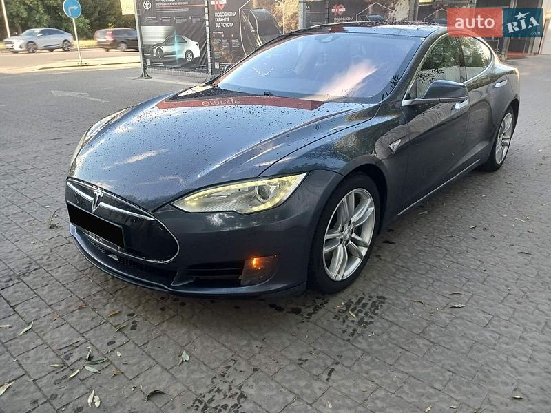Ліфтбек Tesla Model S 2016 в Львові фото 6 Ліфтбек Tesla Model S 2016 в Львові