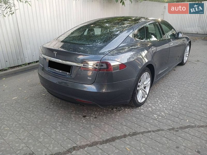 Ліфтбек Tesla Model S 2016 в Львові фото 5 Ліфтбек Tesla Model S 2016 в Львові
