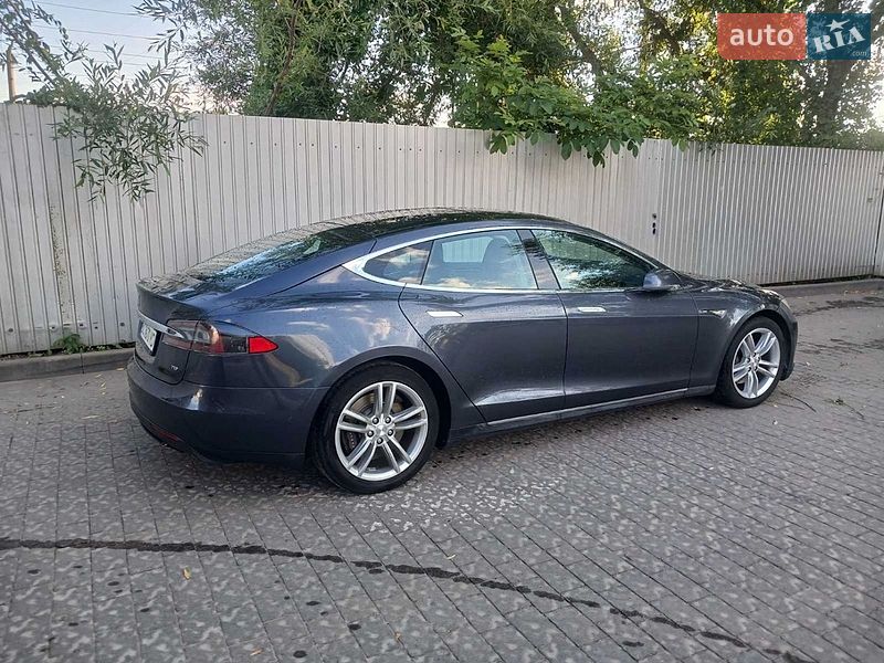Ліфтбек Tesla Model S 2016 в Львові фото Ліфтбек Tesla Model S 2016 в Львові