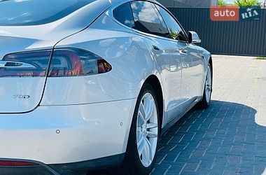 Лифтбек Tesla Model S 2016 в Виннице