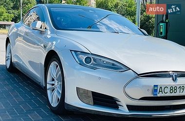 Лифтбек Tesla Model S 2016 в Виннице