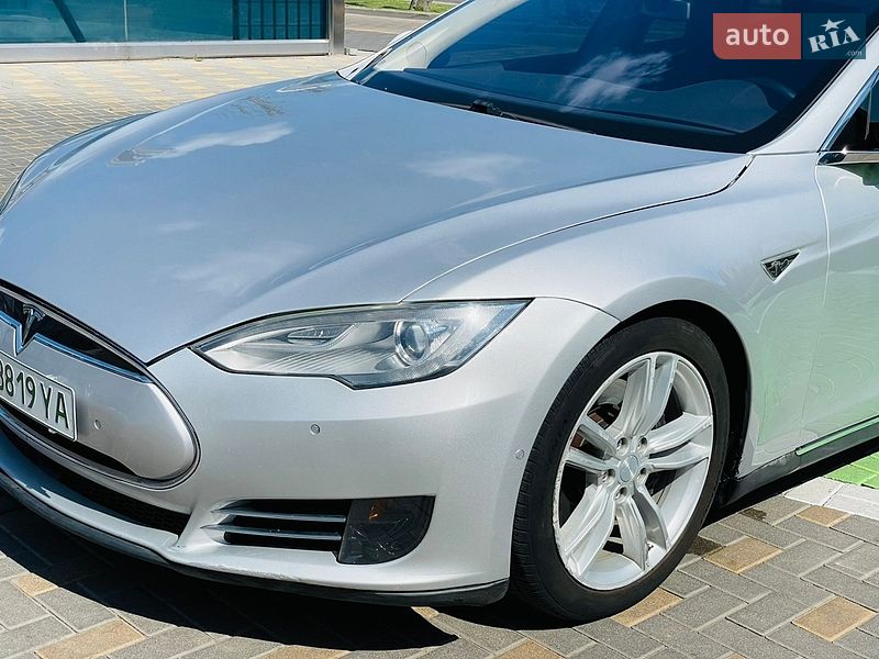 Лифтбек Tesla Model S 2016 в Виннице