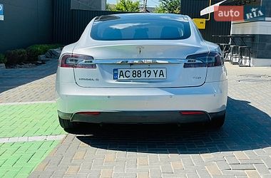 Лифтбек Tesla Model S 2016 в Виннице