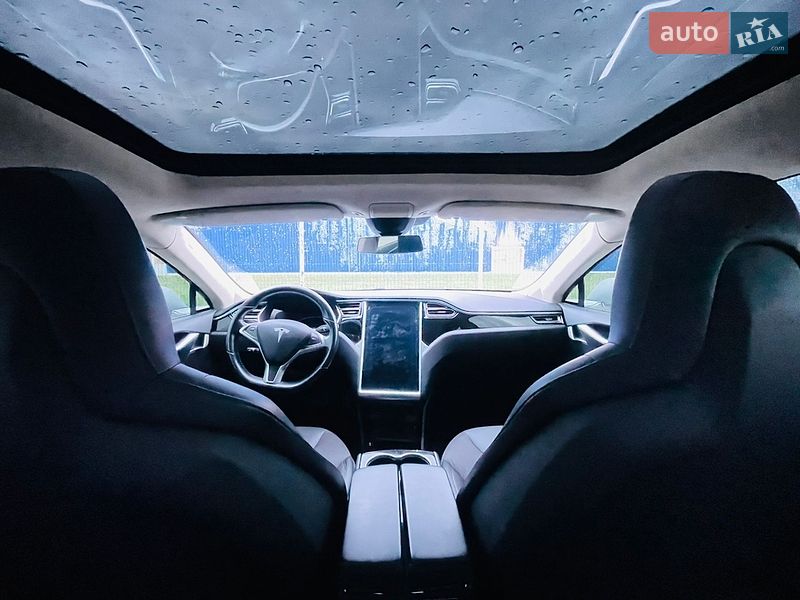 Лифтбек Tesla Model S 2016 в Виннице