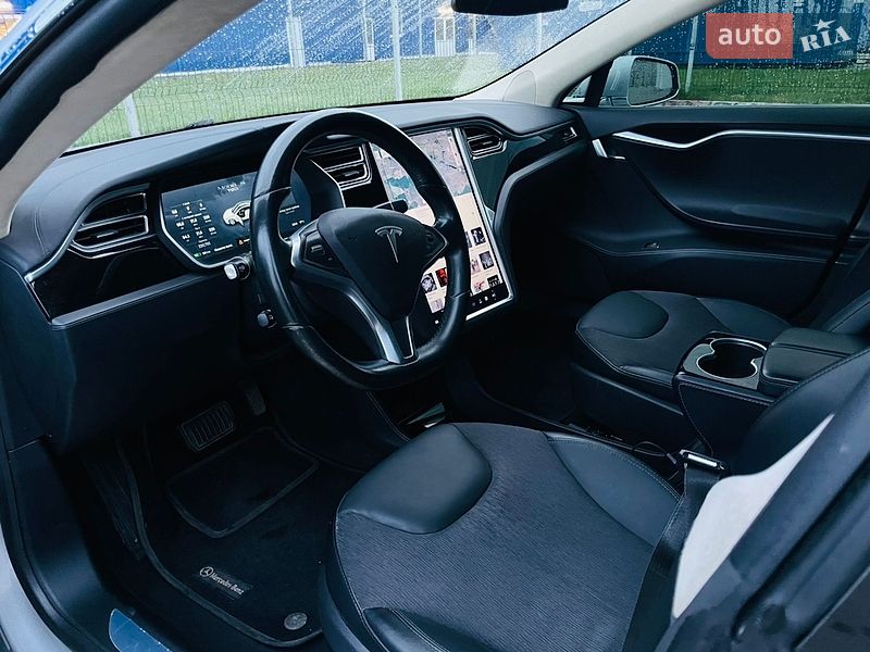 Лифтбек Tesla Model S 2016 в Виннице