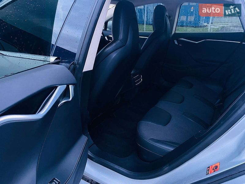 Лифтбек Tesla Model S 2016 в Виннице