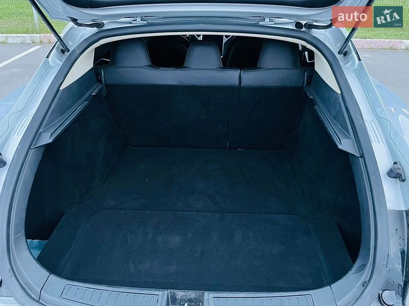 Лифтбек Tesla Model S 2016 в Виннице