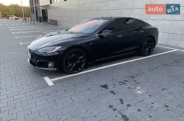 Ліфтбек Tesla Model S 2017 в Львові