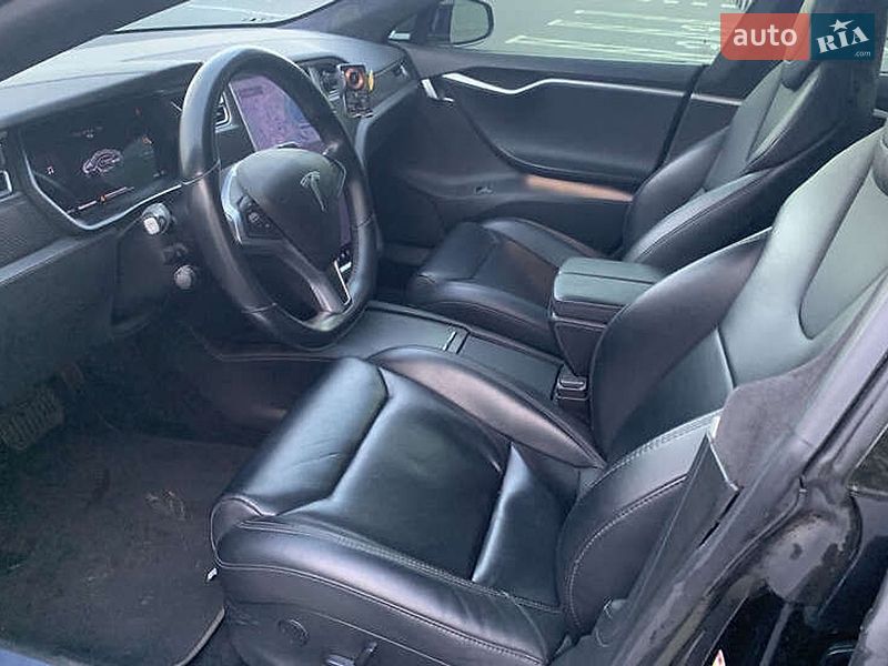 Ліфтбек Tesla Model S 2017 в Львові