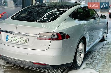 Лифтбек Tesla Model S 2016 в Виннице