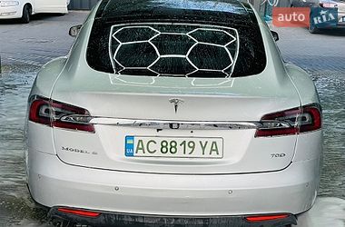 Лифтбек Tesla Model S 2016 в Виннице