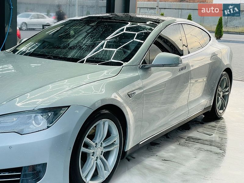 Tesla Model S 2016