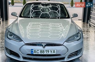 Лифтбек Tesla Model S 2016 в Виннице