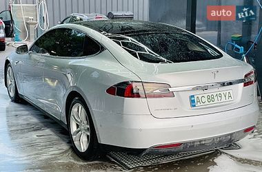 Лифтбек Tesla Model S 2016 в Виннице