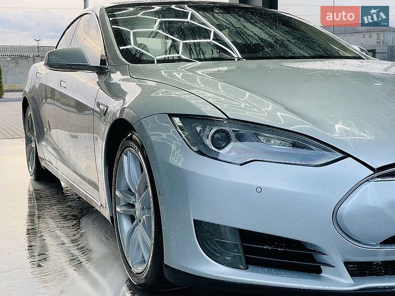 Лифтбек Tesla Model S 2016 в Виннице
