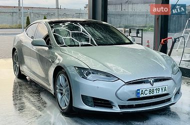 Лифтбек Tesla Model S 2016 в Виннице