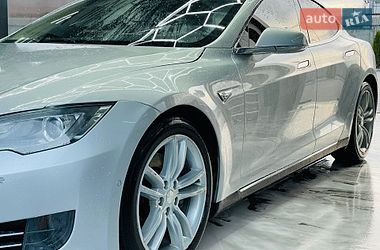 Лифтбек Tesla Model S 2016 в Виннице