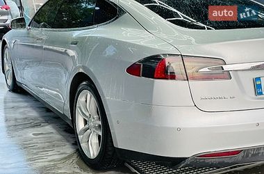 Лифтбек Tesla Model S 2016 в Виннице