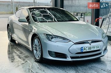 Лифтбек Tesla Model S 2016 в Виннице