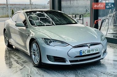 Лифтбек Tesla Model S 2016 в Виннице