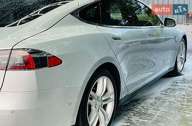 Лифтбек Tesla Model S 2016 в Виннице