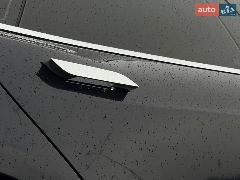 Лифтбек Tesla Model S 2015 в Львове