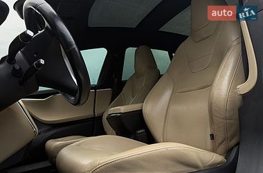 Лифтбек Tesla Model S 2015 в Львове