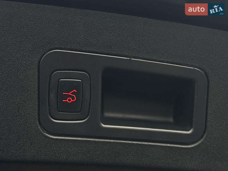 Лифтбек Tesla Model S 2015 в Львове