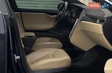 Лифтбек Tesla Model S 2015 в Львове