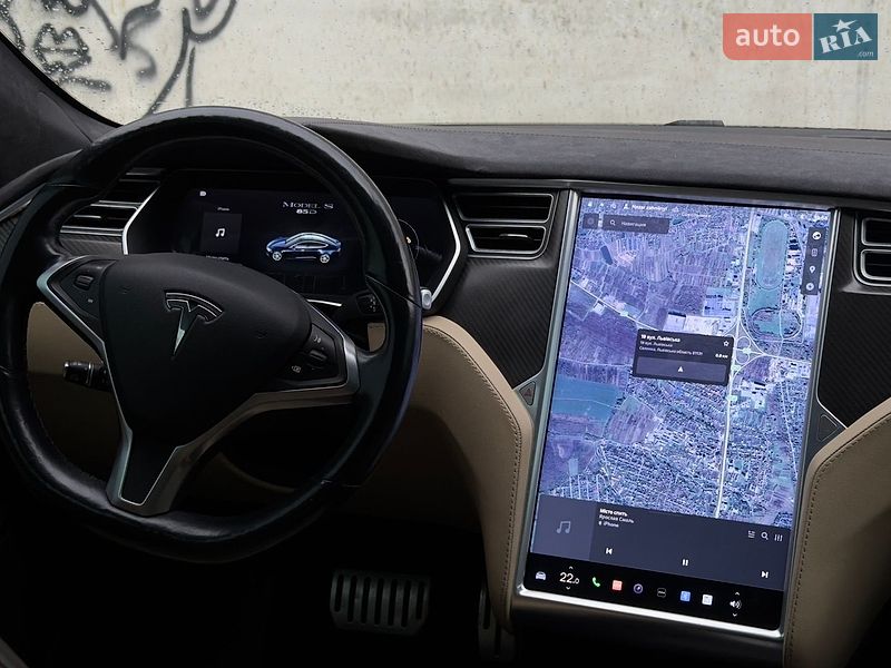 Лифтбек Tesla Model S 2015 в Львове