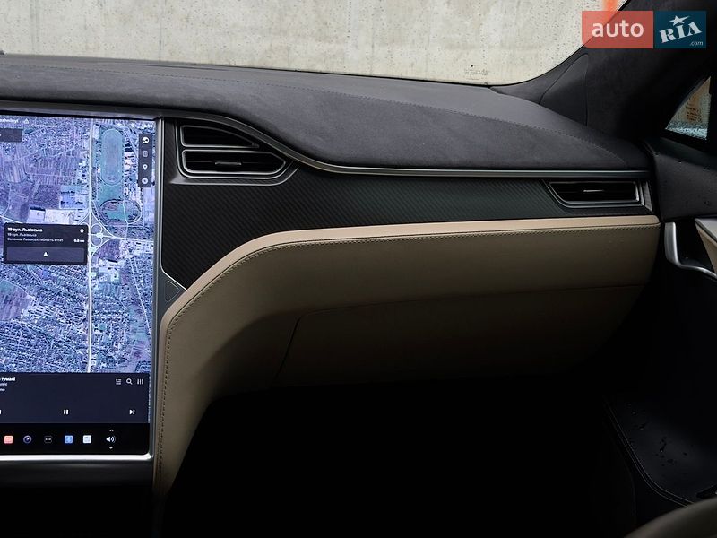 Лифтбек Tesla Model S 2015 в Львове