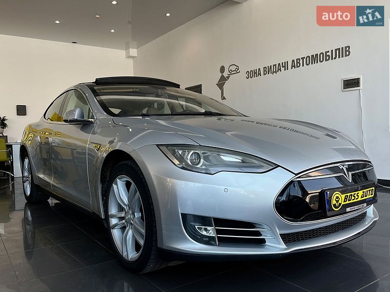 Tesla Model S 2013