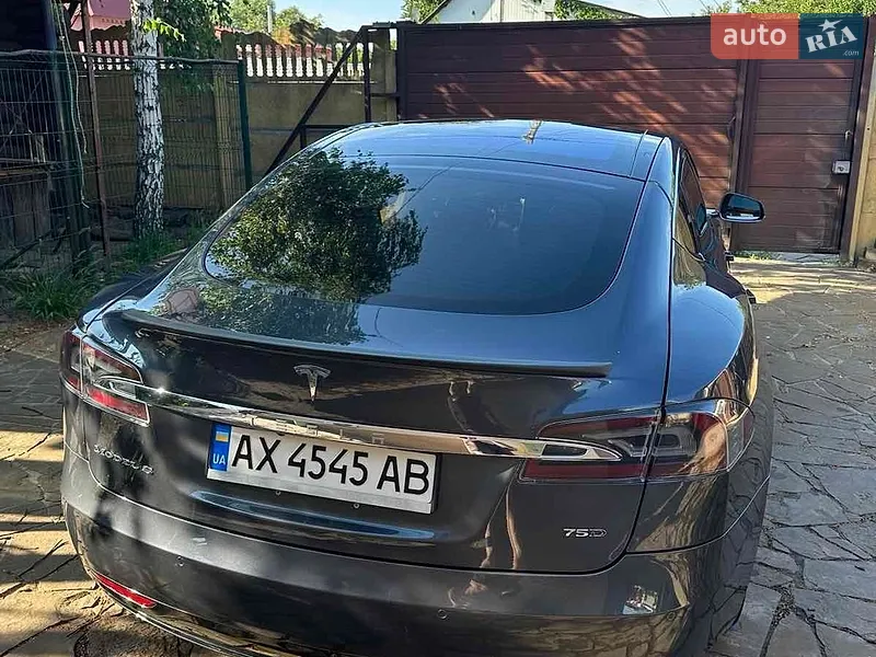 Tesla Model S 2017