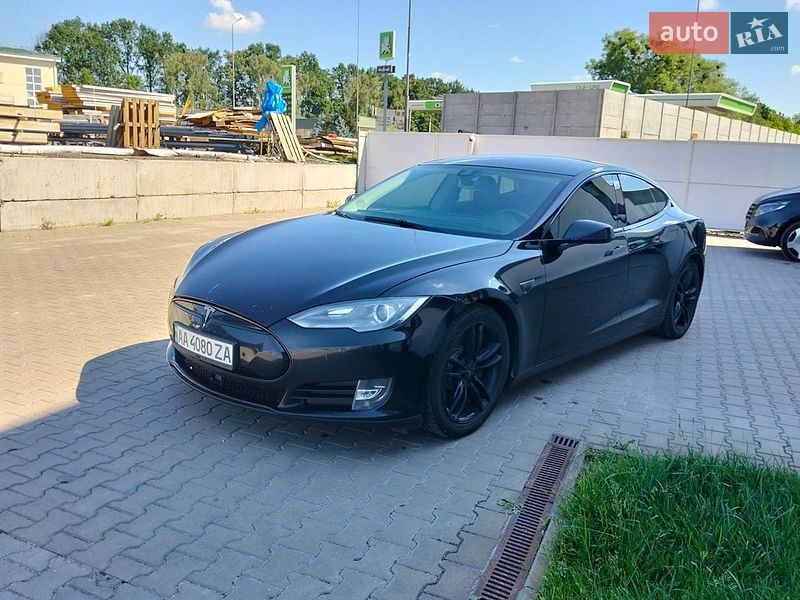 Tesla Model S 2015