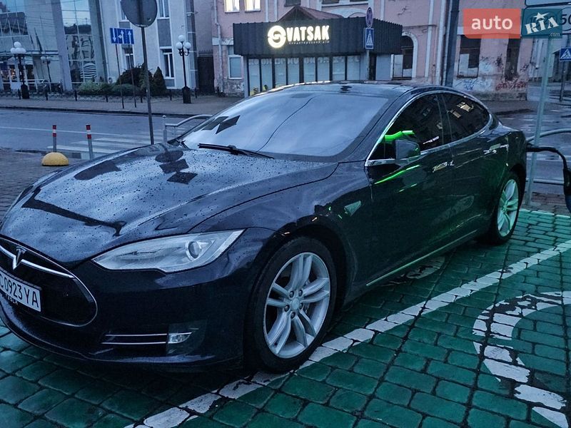 Tesla Model S 2013