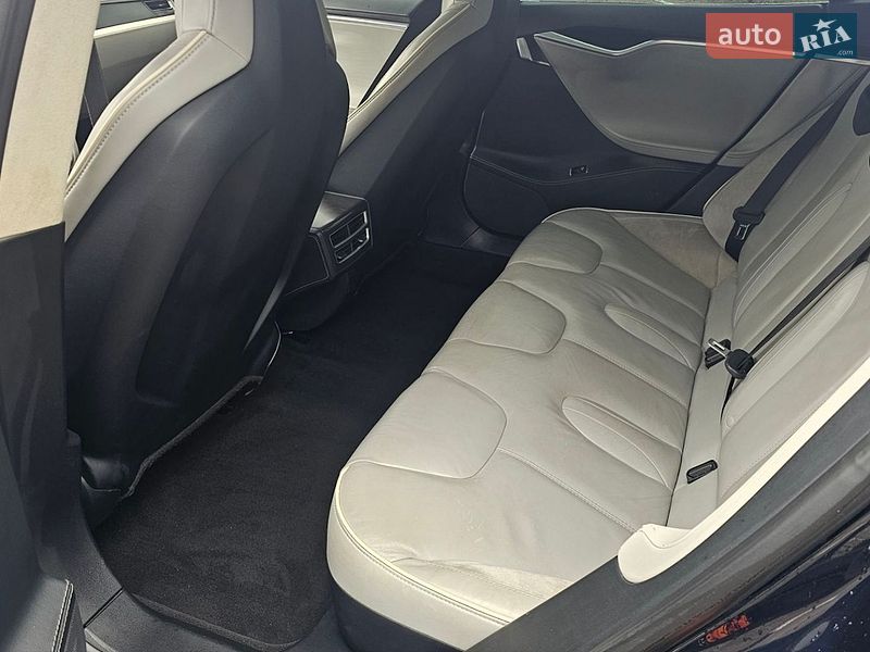 Лифтбек Tesla Model S 2013 в Шацке