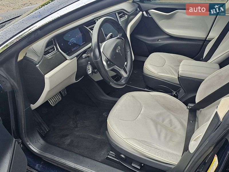 Лифтбек Tesla Model S 2013 в Шацке