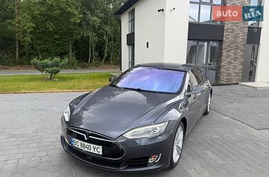 Лифтбек Tesla Model S 2015 в Тернополе Лифтбек Tesla Model S 2015 в Тернополе