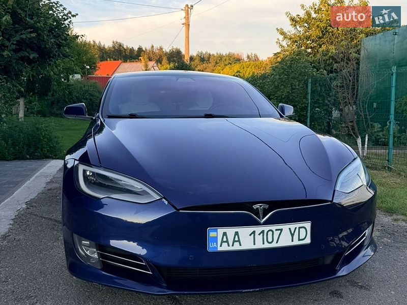 Ліфтбек Tesla Model S 2017 в Києві