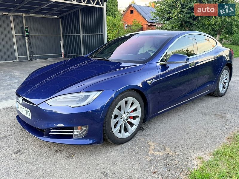 Ліфтбек Tesla Model S 2017 в Києві
