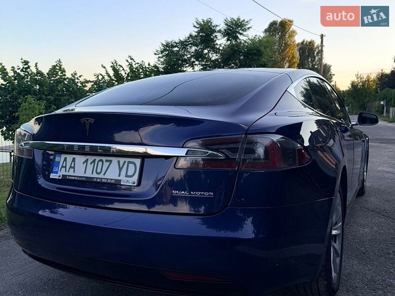 Ліфтбек Tesla Model S 2017 в Києві