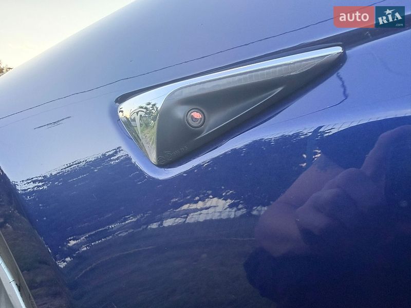 Ліфтбек Tesla Model S 2017 в Києві