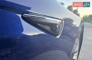 Ліфтбек Tesla Model S 2017 в Києві
