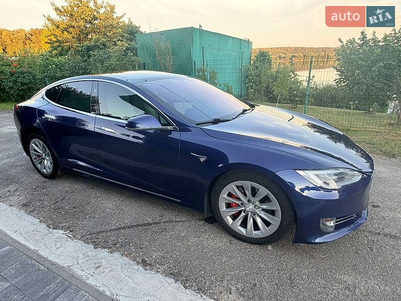 Ліфтбек Tesla Model S 2017 в Києві