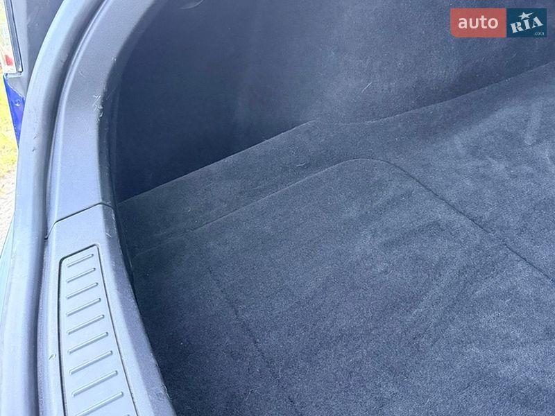 Ліфтбек Tesla Model S 2017 в Києві