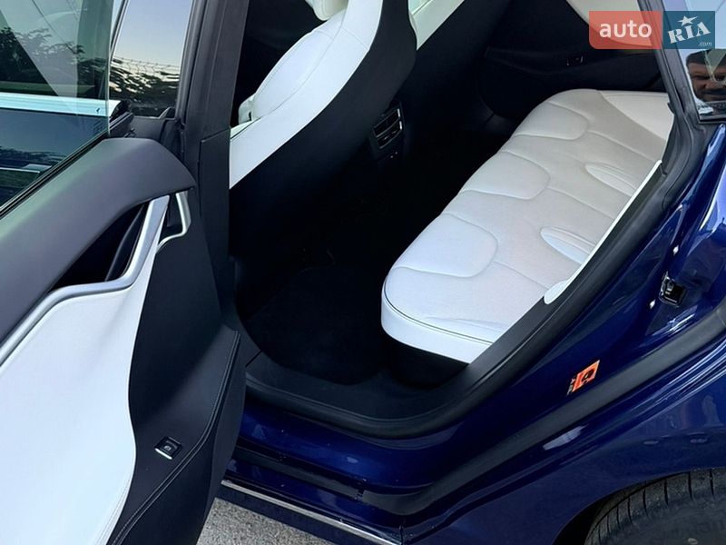 Ліфтбек Tesla Model S 2017 в Києві