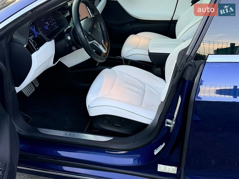 Ліфтбек Tesla Model S 2017 в Києві